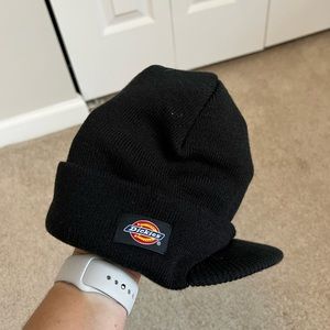 NWT Men’s Dickies Core Billed Knit Radar w/ Cuff Beanie Hat Black